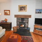 2 Ashby Place