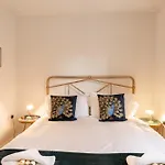 Pet-Friendly 2 Bed Home Near Chester Train Station. For 6 People.