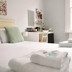 Grosvenor Place Guest House