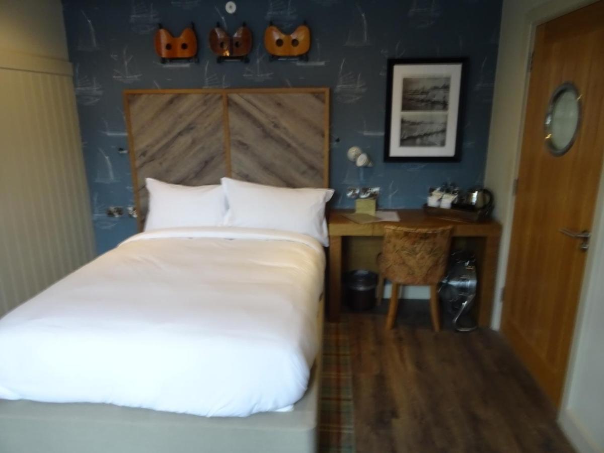The Boathouse & Riverside 4*