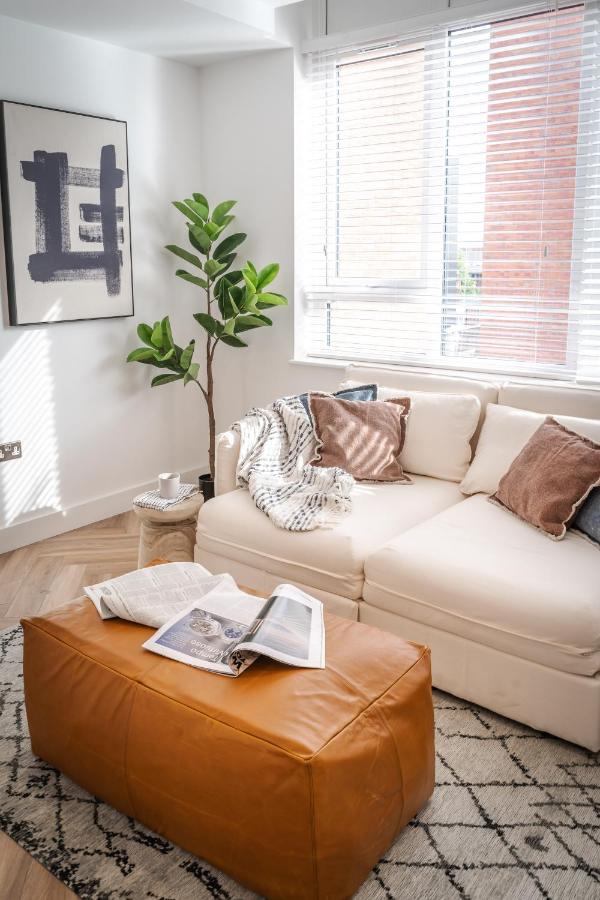 Royal House Stylish - * Chester