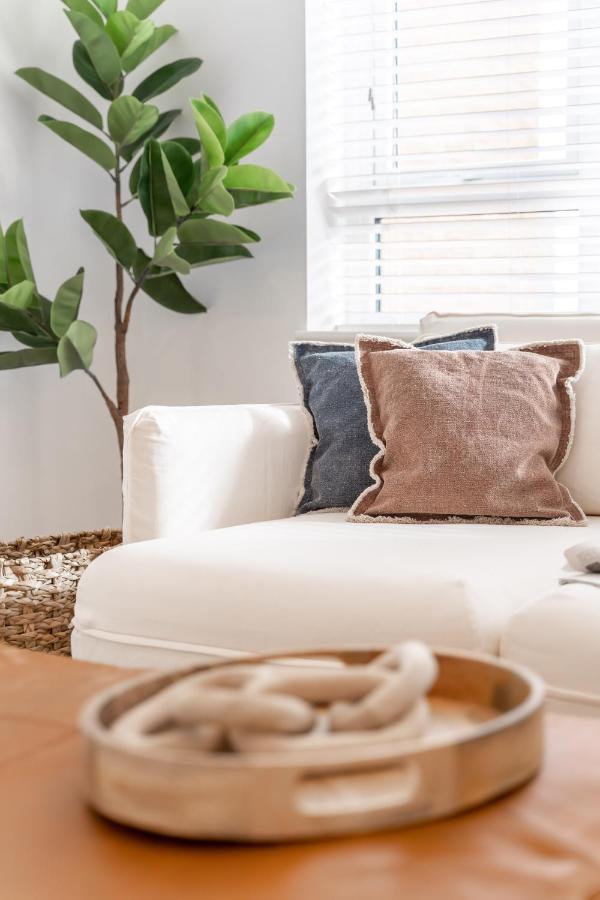 Royal House Stylish - *