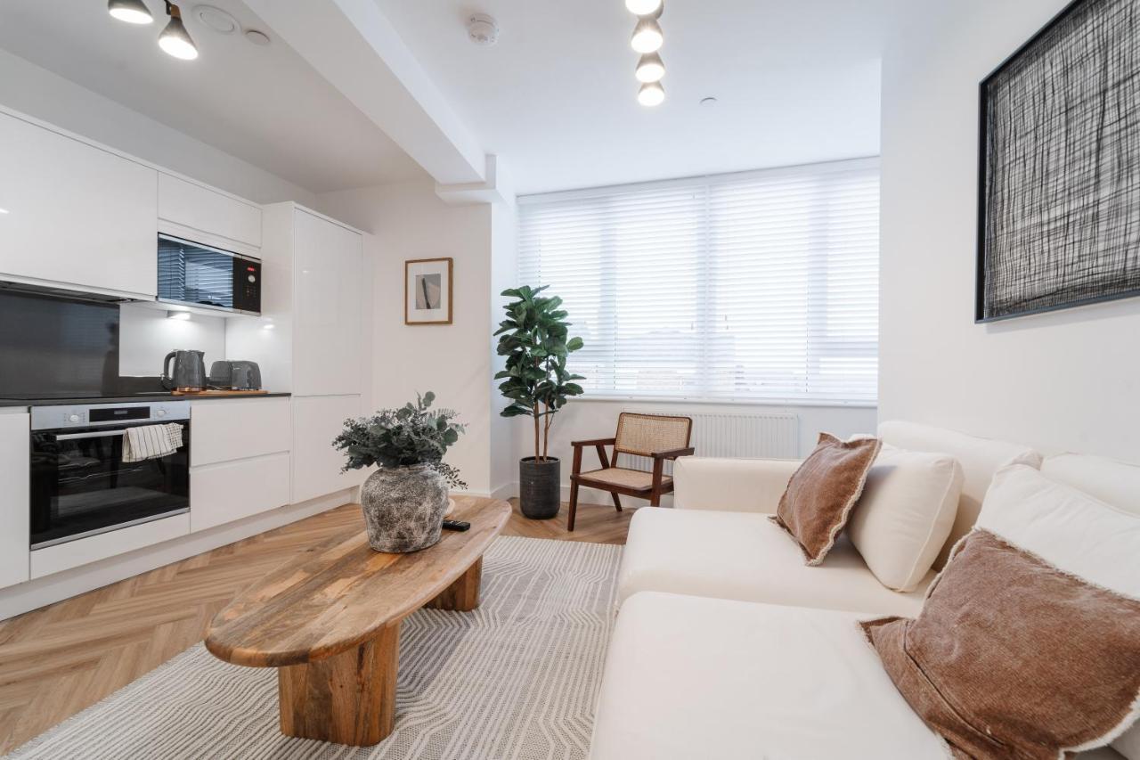 Royal House Stylish - * Chester
