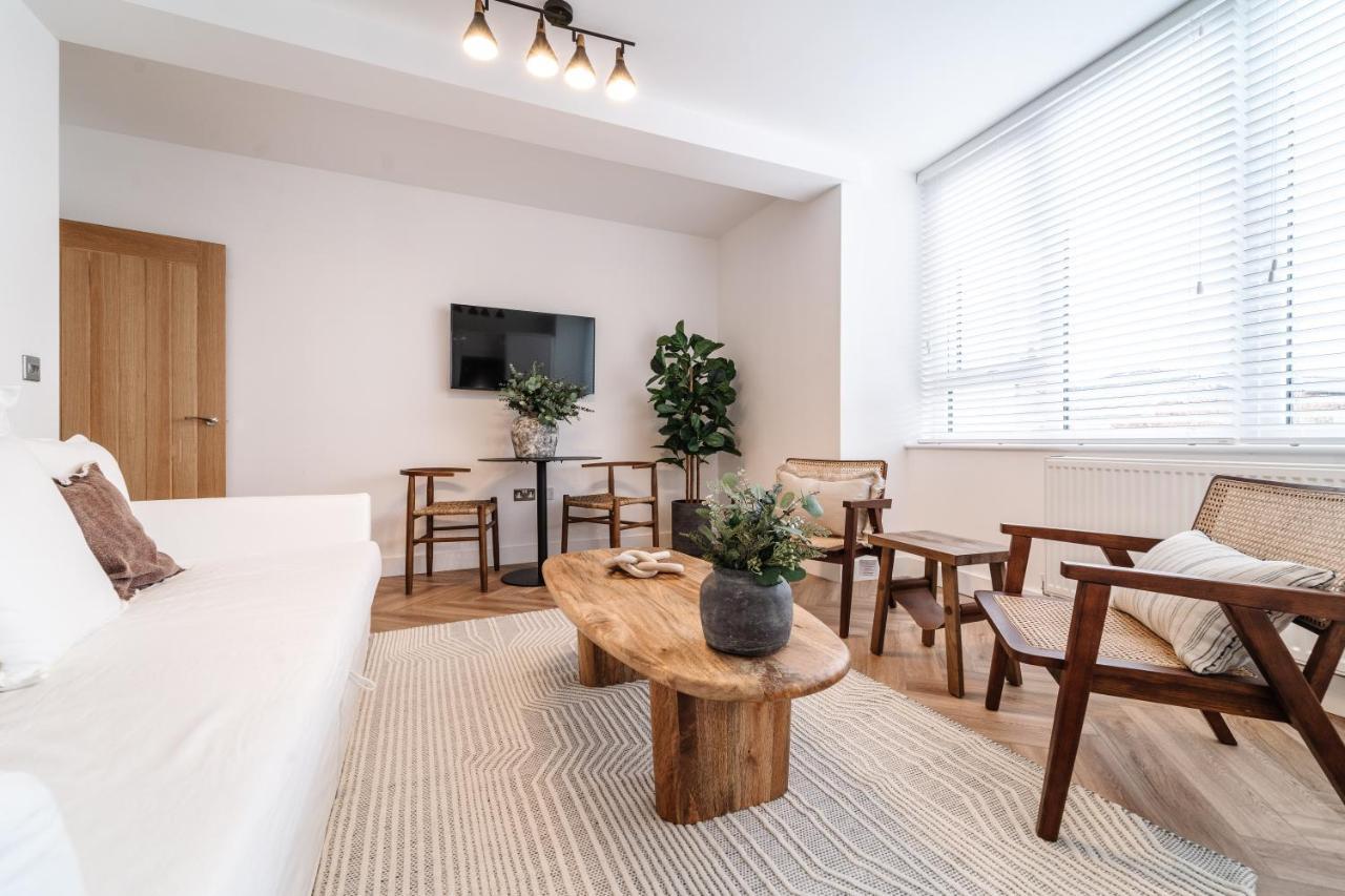 Royal House Stylish - *