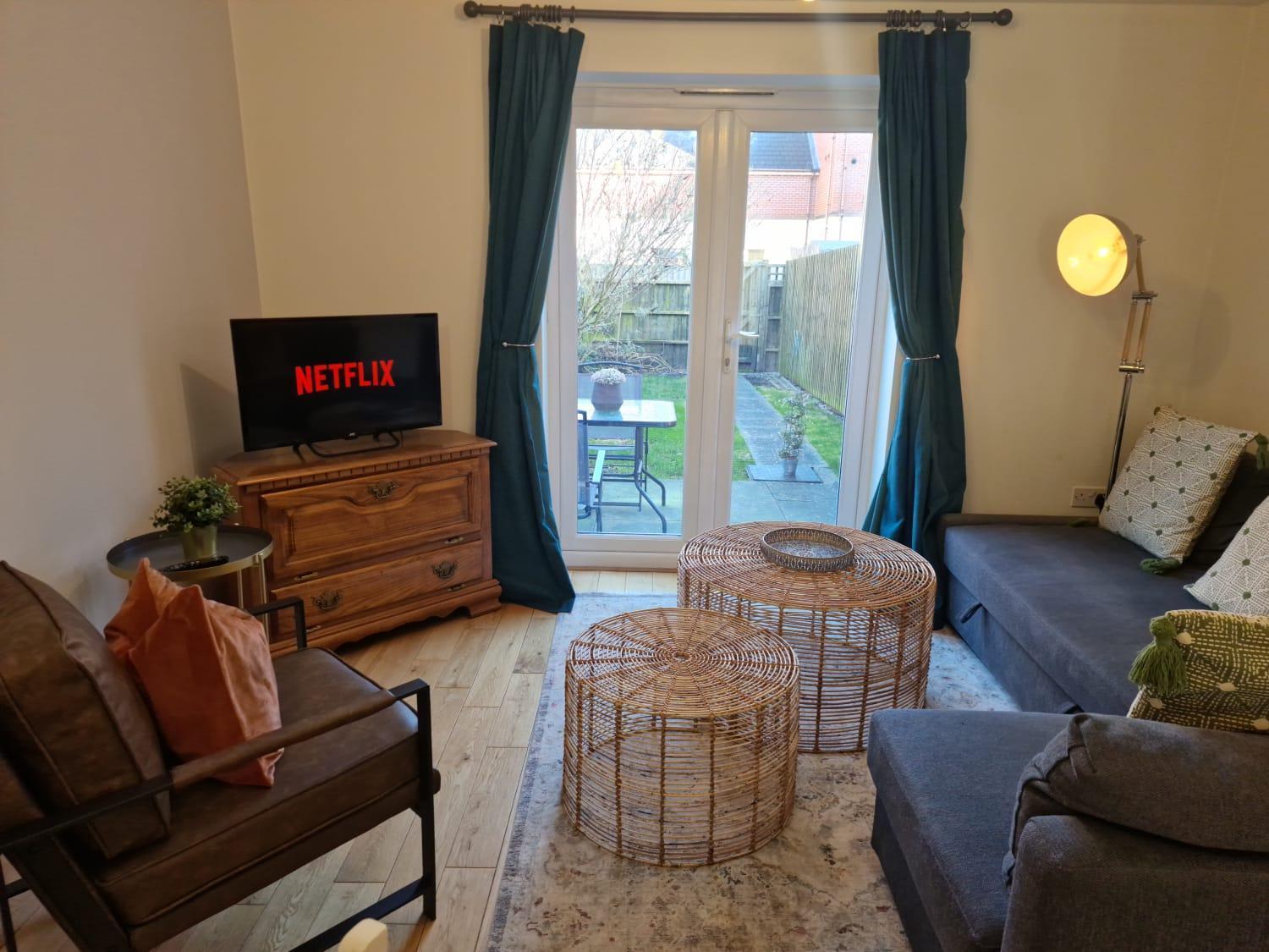 Pet-friendly 2 Bed Near Train Station. For 6 People. *