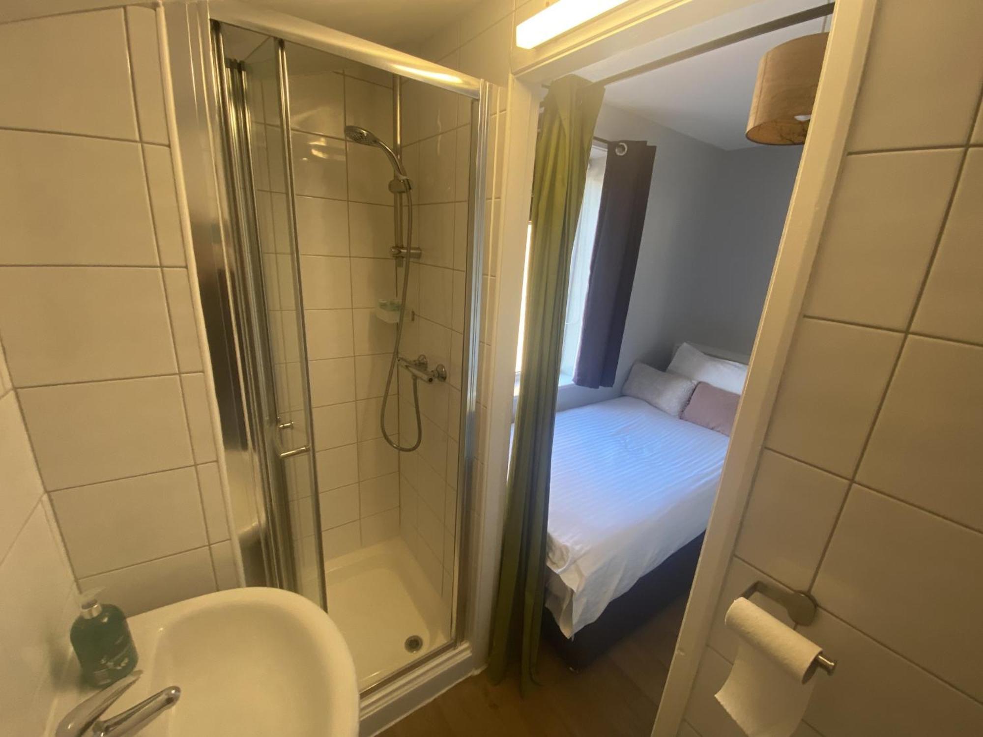 Grosvenor Place Guest house 3*
